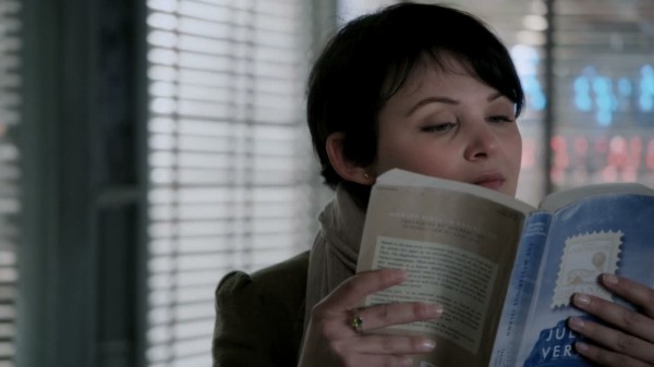 Mary Margaret reading Jules Verne The Mysterious Island (S01E10)