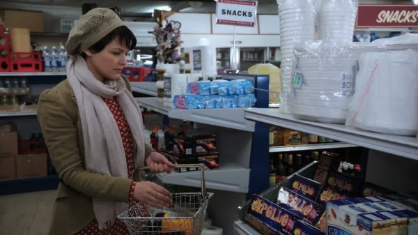 Mary Margaret buying an Apollo chocolate bar (S01E10)