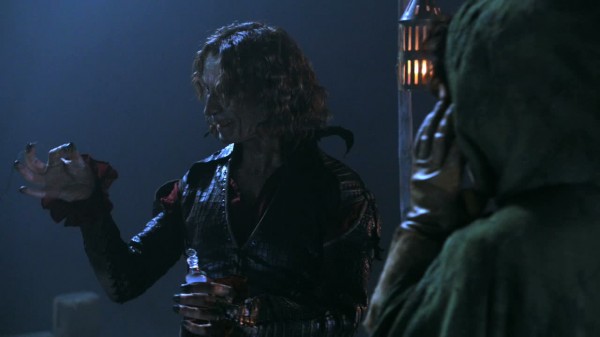 Rumpelstiltskin takes Snow White's hair (S01E10)