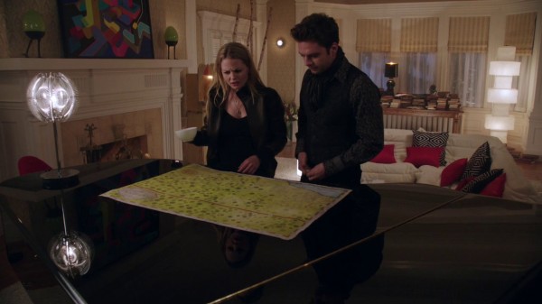 Jefferson and Emma with Storybrooke map-s01e17