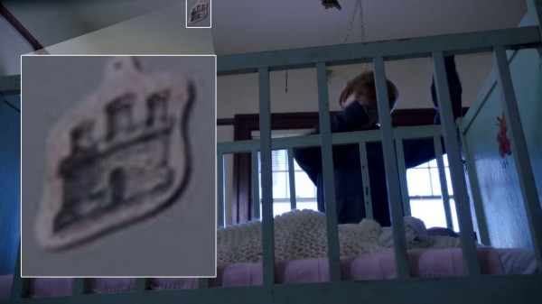 Castle mobile over Emma's crib (The Stranger-s01e20)