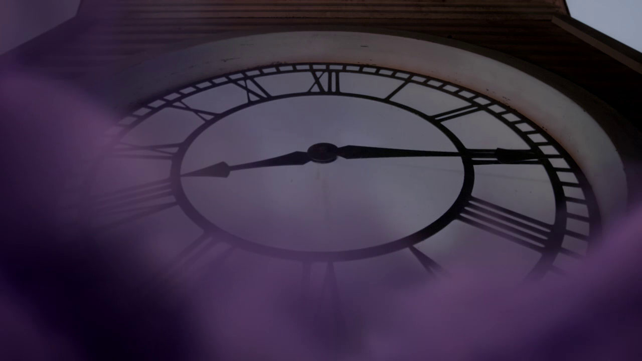Storybrook clock at 8.15 as magic is returned (A Land Without Magic-s01e22)