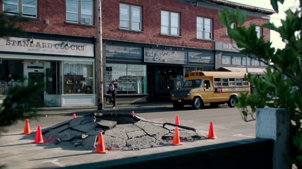 Giant pothole in Storybrooke (Lady of the Lake-2x03)