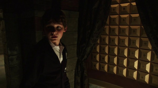 Henry at Regina's heart vault (Lady of the Lake-2x03)