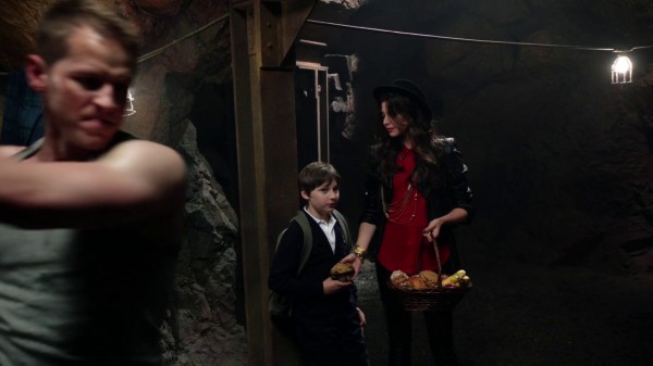 Ruby as Little Red Riding Hood with a basket of food (The Crocodile-2x04)