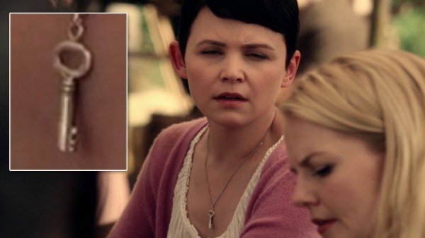 Snow White's key necklace (Lady of the Lake-2x03)