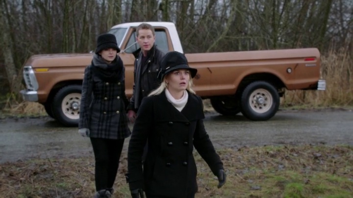 Emma, Mary Margaret, and David surprised (2x19-Lacey)-Once Upon a Time podcast