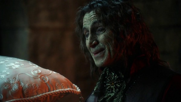 Rumple with pillow (2x19-Lacey)