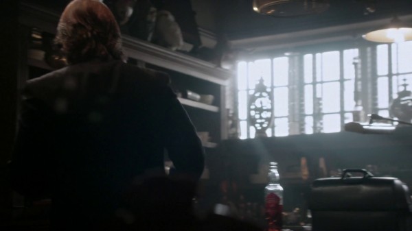 Magic spell in Mr Golds office (2x20-Second Star to the Right)