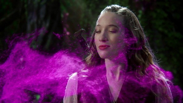 Once Upon a Time in Wonderland Podcast 1x06 Who's Alice - Alice in the Boro Grove Smelling the Fumes