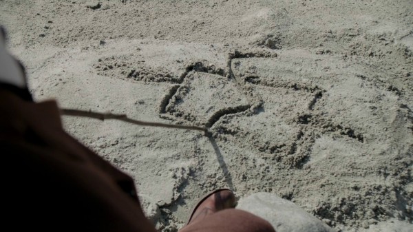 1x07 Bad Blood Jafar Draws in the sand conjuring a dragon