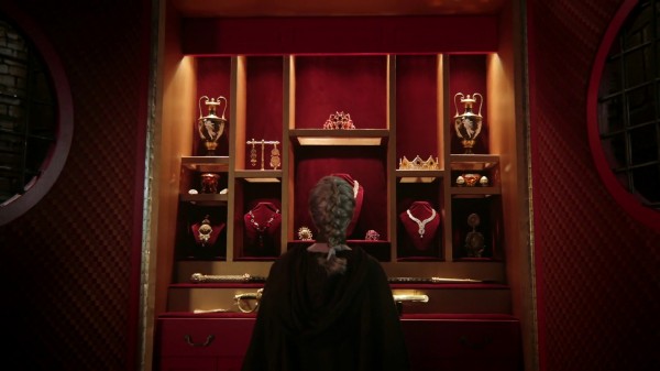 1x08 Home The Same Chest Where Anastasia Stole the Crown