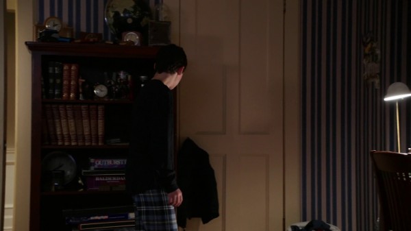 3x10 The New Neverland Clocks in Henry's Room