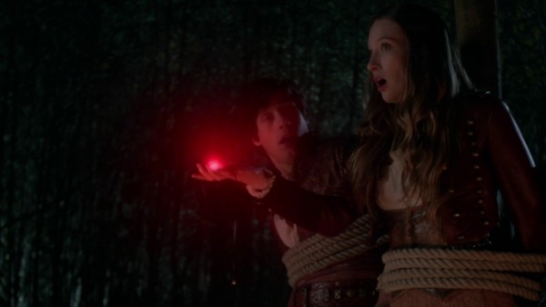 Alice's Necklace Glowing Brightly - 1x09 Nothing to Fear