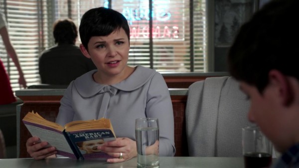 Snow Reading The New American Baby - 3x13 Witch Hunt