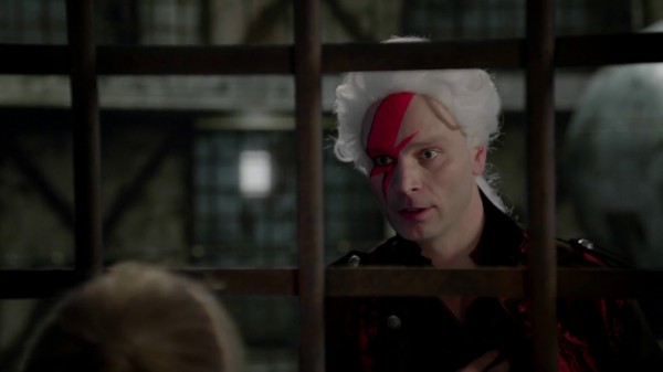 Tweedle Visiting Red Queen in Prison - 1x10 Dirty Little Secrets