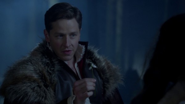 Charming gives Snow Snow Bells (3x19 A Curious Thing)