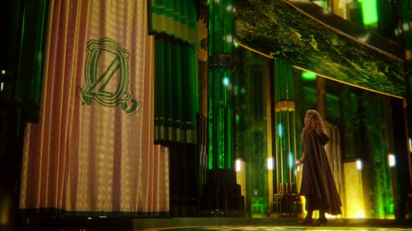 Curtain blocking the wizard (3x16 It's Not Easy Being Green)