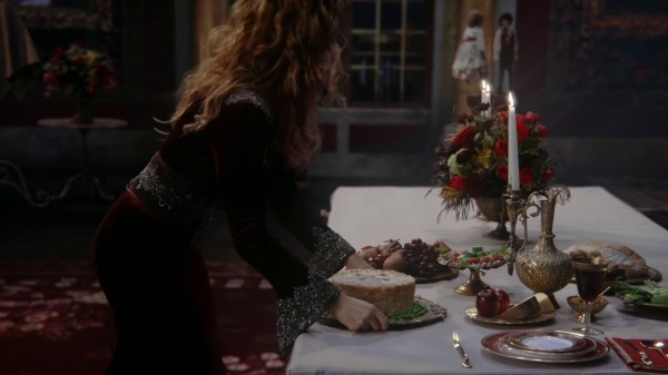 Zelena makes meat pie for Rumple (3x16 It's Not Easy Being Green)