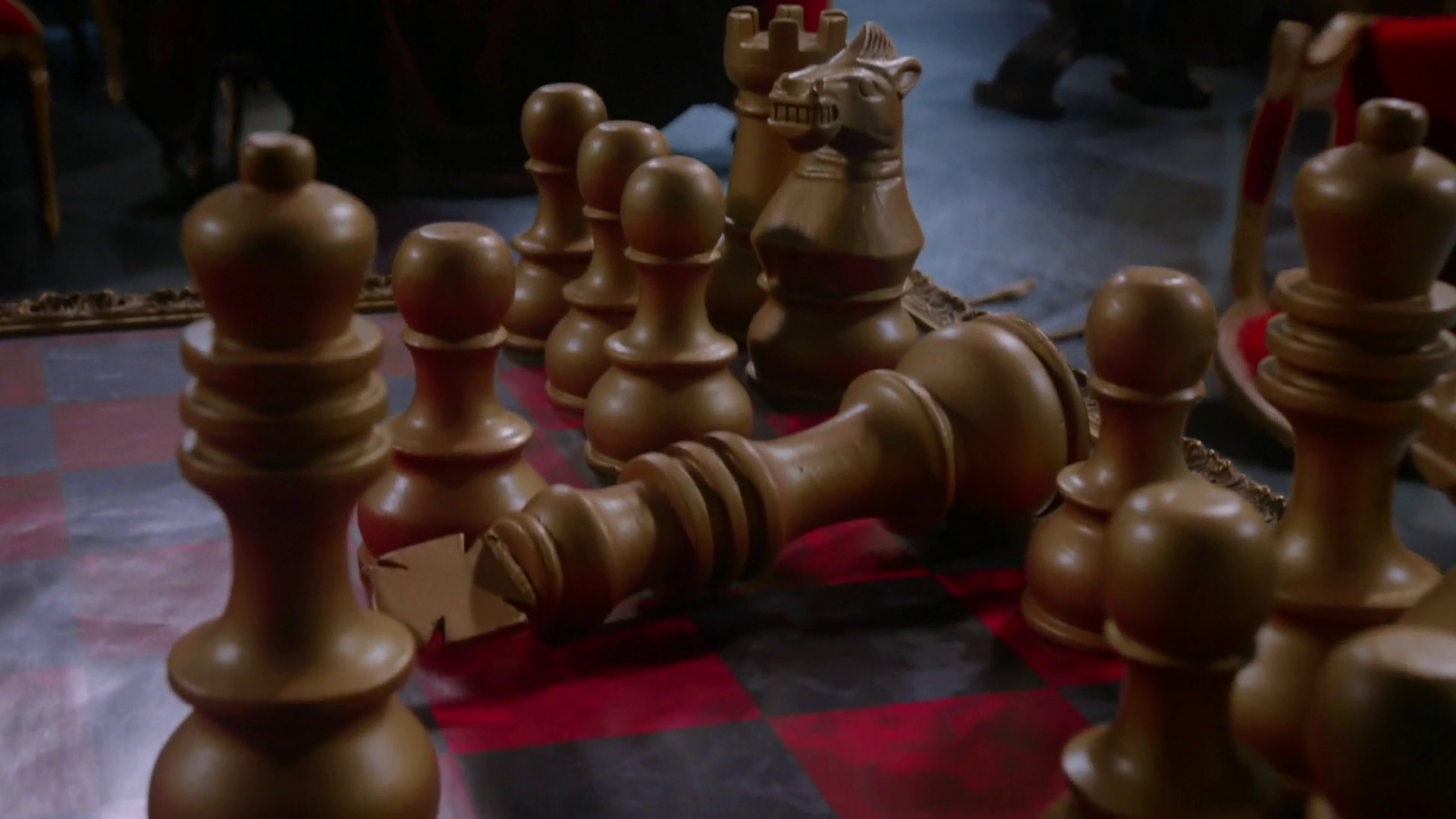 King Chess Piece Fell - 1x13 And They Lived Once Upon a Time in Wonderland Podcast