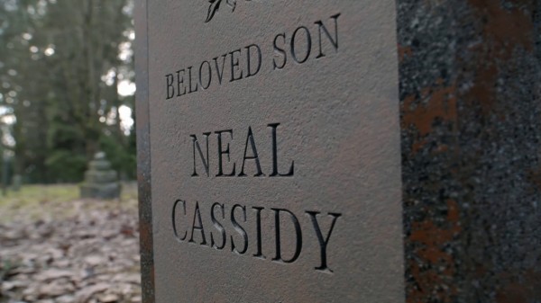 Neal's grave (3x19 A Curious Thing)