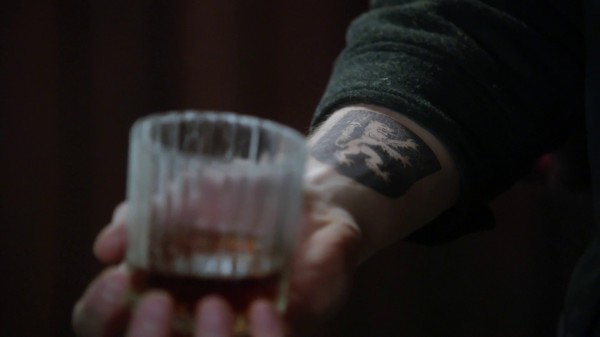 Robin's lion tattoo (3x15 Quiet Minds)