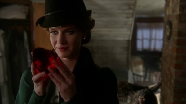 Zelena with Regina's heart (3x18 Bleeding Through)