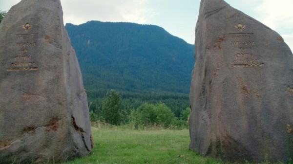 Once Upon a Time 4x01 A Tale of Two Sisters - Anna and Elsa's Parents Grave Arendelle