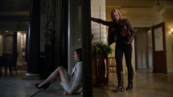 Once Upon a Time 4x01 A Tale of Two Sisters - Emma and Regina Split-Door Scene