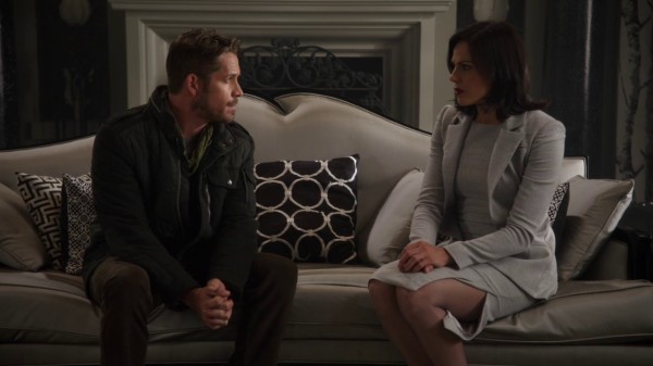 Once Upon a Time 4x01 A Tale of Two Sisters - Robin Hood and Regina Talking in Regina's Office