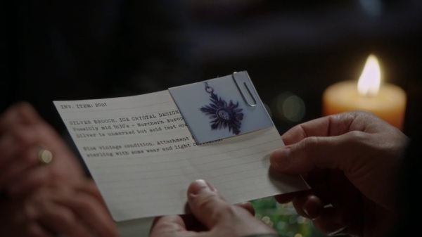 Once Upon a Time 4x02 White Out - Anna's Necklace Details