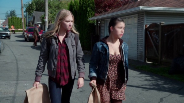Once Upon a Time 4x05 Breaking Glass - Young Emma and Lily with Cora Graffitti outside the market