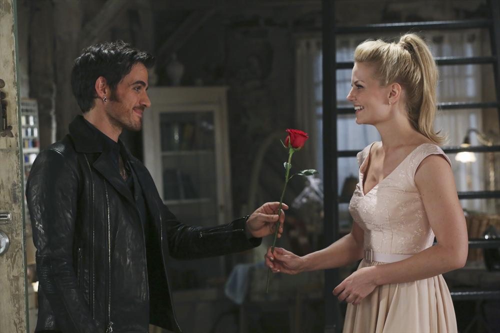 Once Upon a Time podcast 4x04 The Apprentice - Hook hands Emma a red rose on their first date