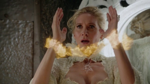 Once Upon a Time 4x07 The Snow Queen - Fire handcuffs around Snow Queen