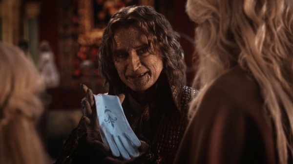 Once Upon a Time 4x07 The Snow Queen - Rumple gives Ingrid gloves