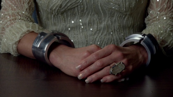 Once Upon a Time podcast 4x07 The Snow Queen - Snow Queen in handcuffs