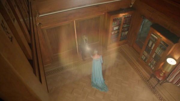 Once Upon a Time 4x08 Smash the Mirror - Emma and Elsa in Abandoned Manor