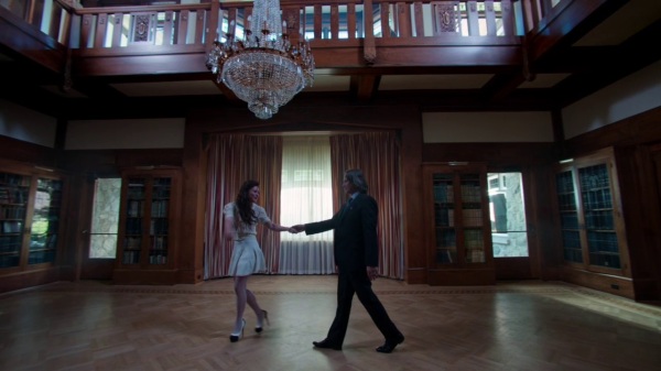Once Upon a Time 4x08 Smash the Mirror - Room in the Abandoned Manor where Belle and Rumple Danced(1)