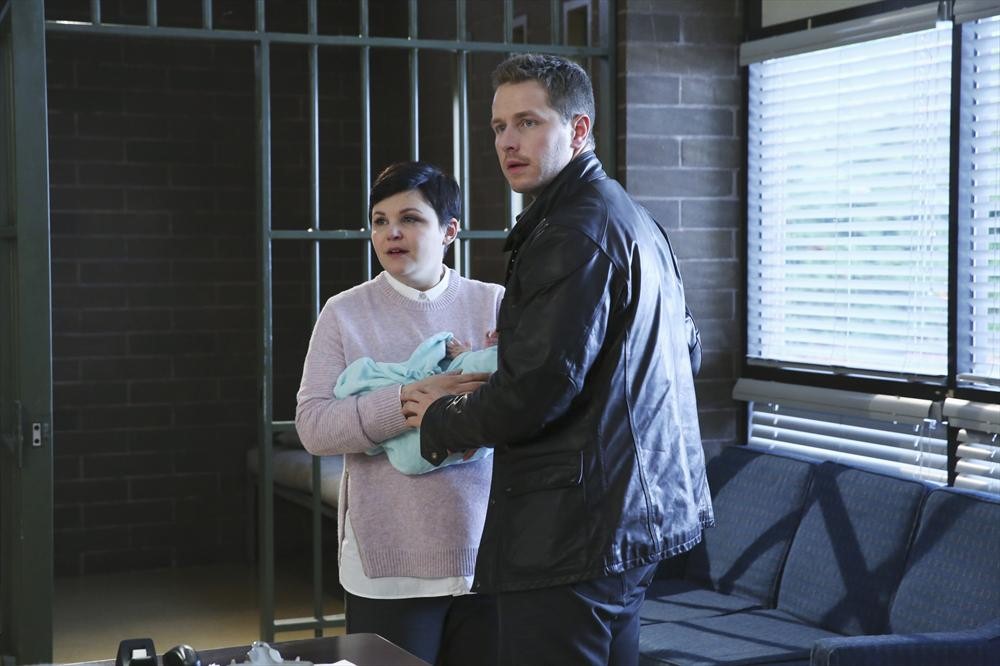 Once Upon a Time 4x09 Fall - Snow White and Charming in the Sheriff's Office with Baby Neal