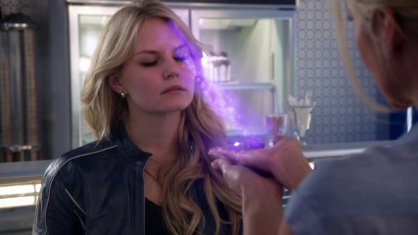 Once Upon a Time 4x11 Shattered Sight - Ingrid erasing Emma's memories Storybrooke November 2011