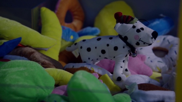 Once Upon a Time 4x11 Shattered Sight - Young Emma got dalmatian as a price at the arcade