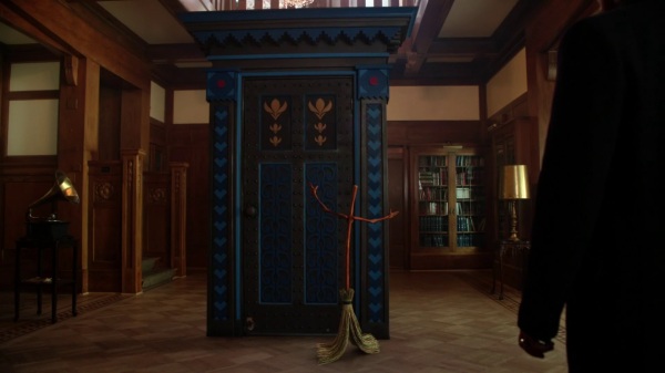 Once Upon a Time 4x12 Heroes and Villains - Door Portal to Arendelle