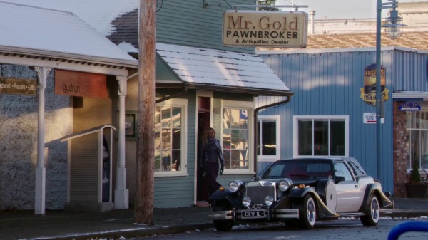 Once Upon a Time 4x14 Unforgiven - ATM next to Mr. Gold's shop