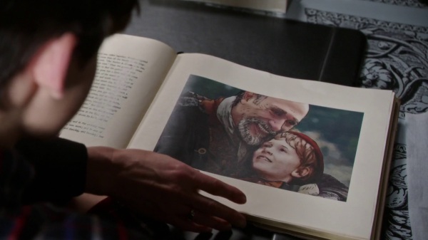Once Upon a Time 4x14 Unforgiven - Geppetto and Pinocchio's page in Henry's story book