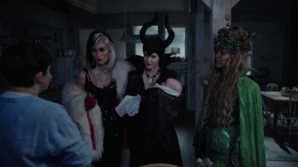  Once Upon a Time 4x14 Unforgiven - Maleficent carrying baby Neal Mary Margaret's Nightmare