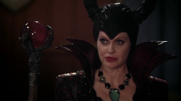 Once Upon a Time 4x14 Unforgiven - Maleficent's outfit