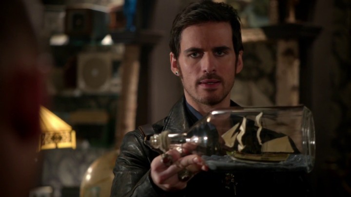 Once Upon a Time 4x16 Poor Unfortunate Soul - Hook holds mini Jolly Roger