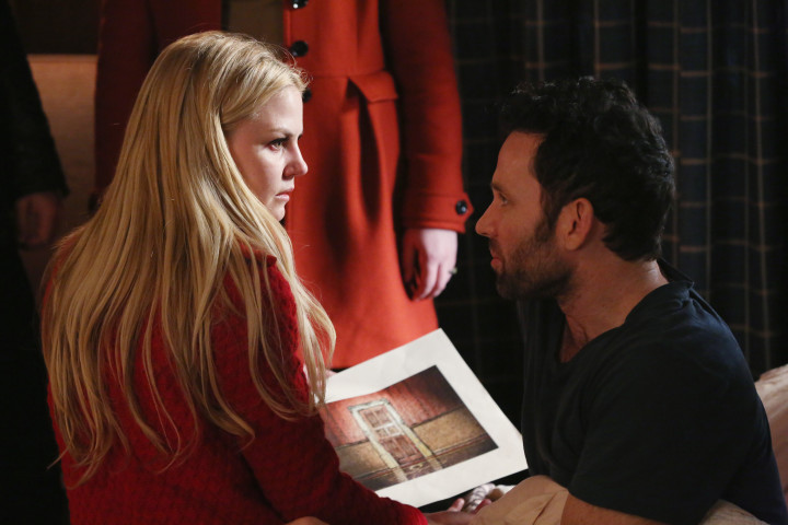 Once Upon a Time podcast 4x17 Best Laid Plans - Emma holding the Author page with August