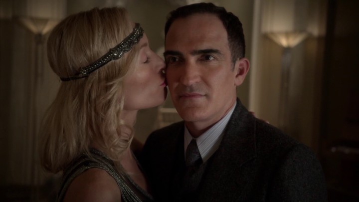 Once Upon a Time 4x19 Sympathy for the De Vil - Cruella kisses Author Isaac