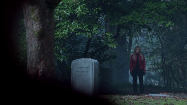 Once Upon a Time 4x20 Lily - Emma standing from afar while Isaac and Rumple are burying Cruella